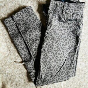 Comfort Flex Lincoln Outfitters Leopard Print Denim Pants